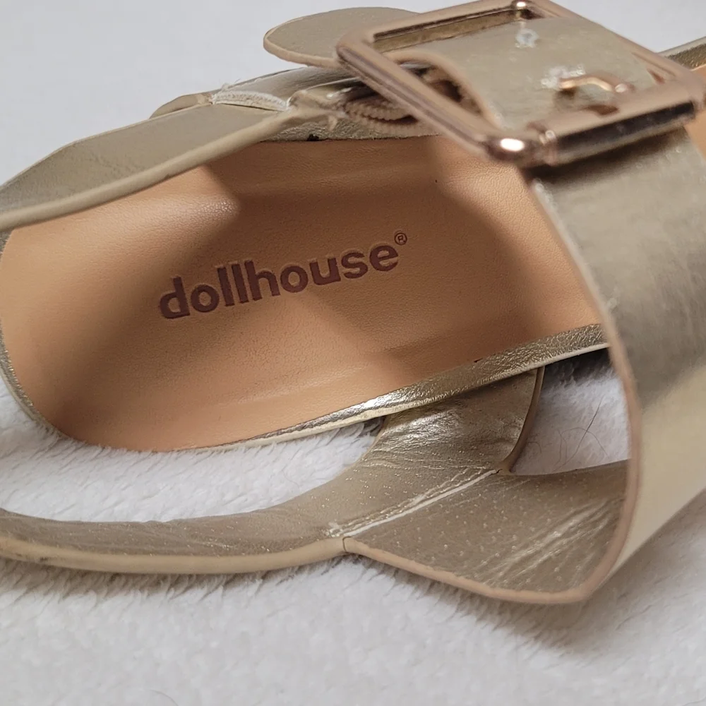 Lulus Dollhouse No Glitz No Glory Gold Wedge Sandals Vegan Leather Peep Toe 8.5